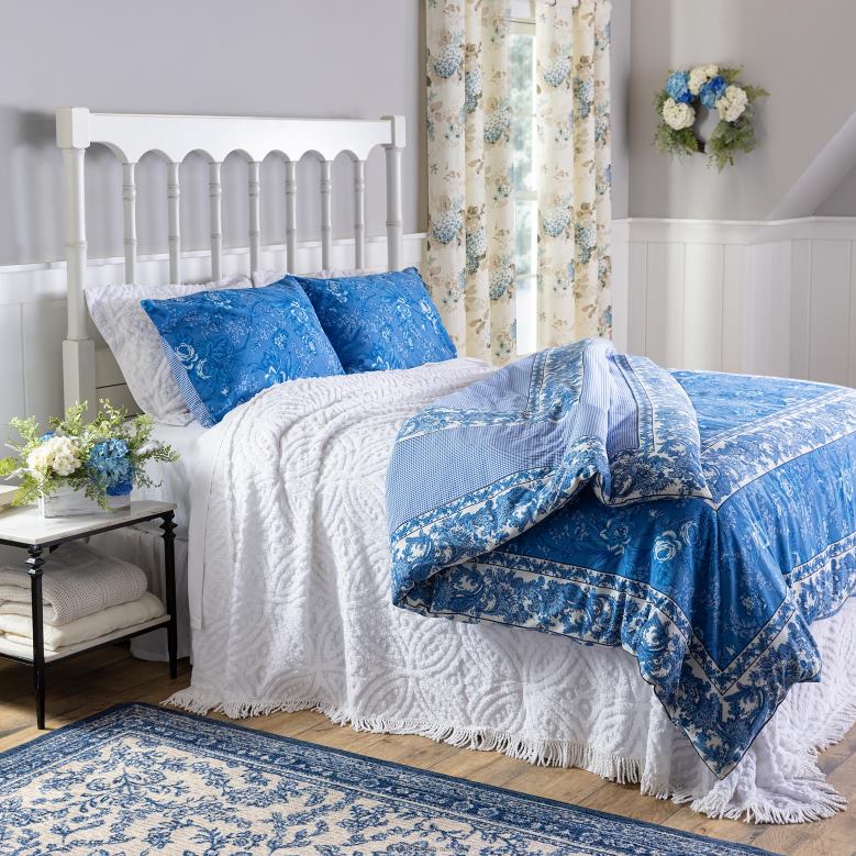 Plow & Hearth Blue and White Faux Hydrangea Wreath with Greenery P22BD2441 Houseware